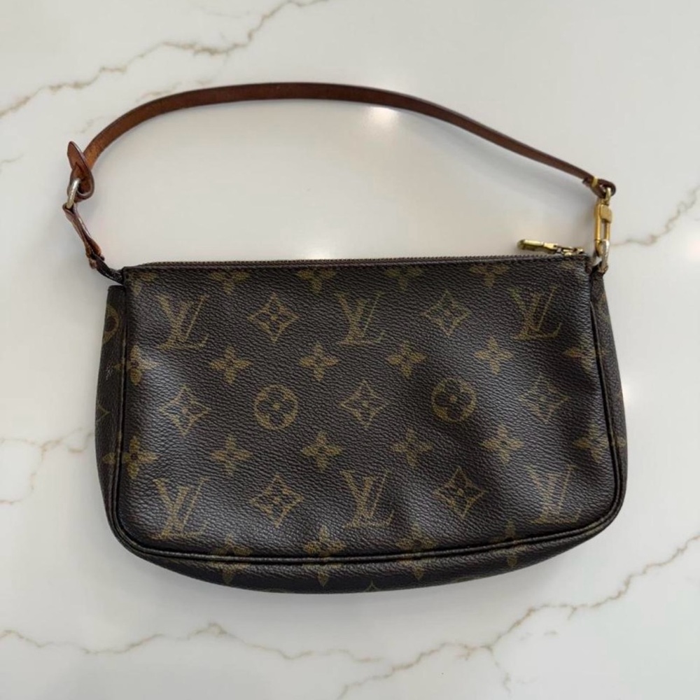 Louis Vuitton pochette Monogram Shoulder Bag gold hardware - Picture 1 of 7